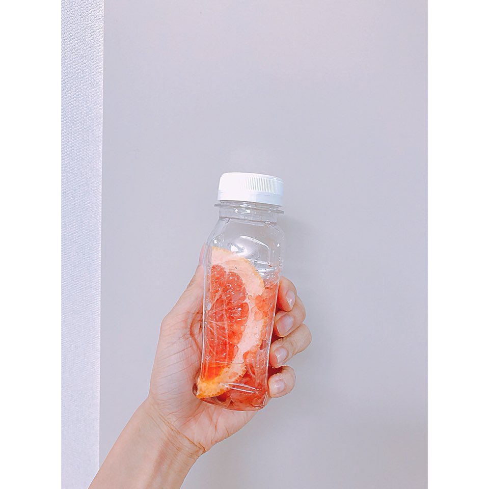 wujutrans's tweet photo. [TWITTER/IG] 180806 wjsn_cosmic update 

the grapefruit tea in the vlive that I made🍊 heat, be gone☀️
#grapefruittea🍊#thatyeoreumiemade #yeoreumiestricktosurvivingsummer 

#우주소녀 #여름
#wjsn #yeoreum https://t.co/sydMzFbdI9