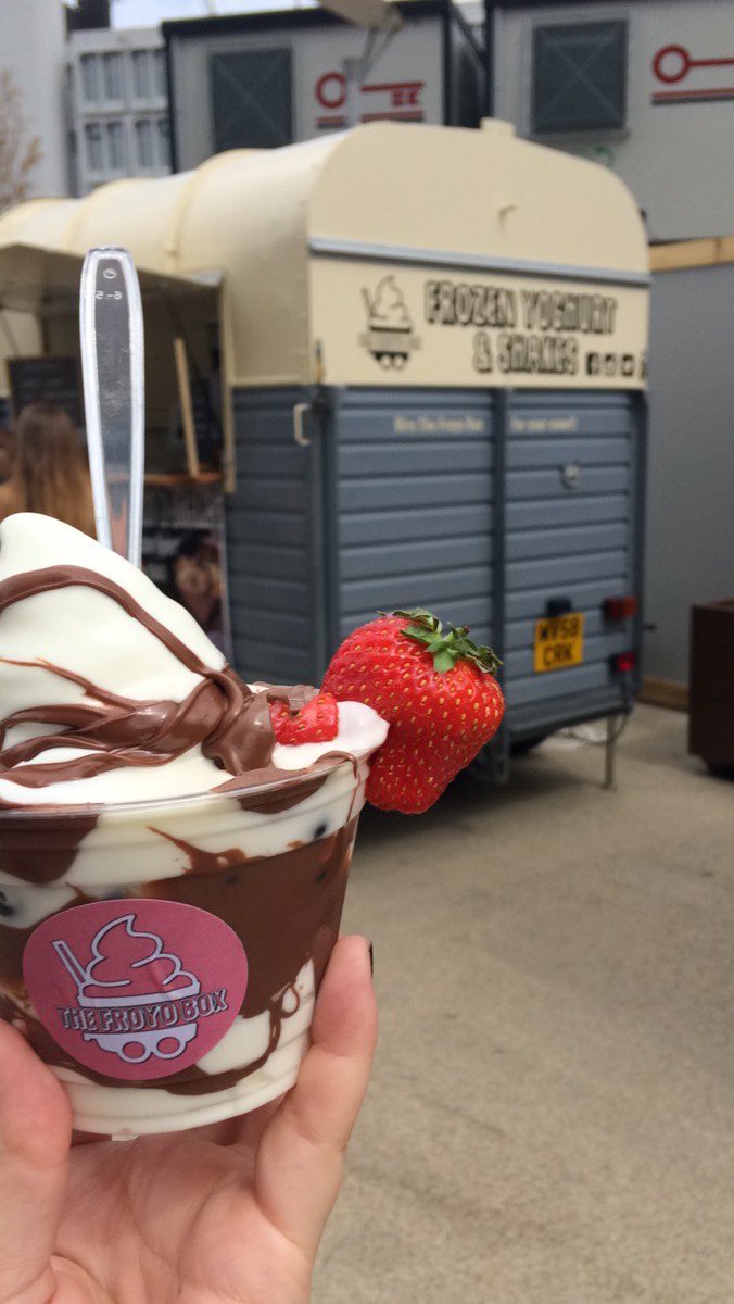CARGOmcuk's tweet photo. We have a brilliant lineup of street food this week! Come down every weekday, 12-2pm:

🍝 @Tigellae 
🥙 #Naasouk
🍦 @TheFroyoBox 
🍗 @Events_SMF 
🍟 @thehiphopchippy 
☕ @mrmrfreshcoffee https://t.co/SJD72jhvbp