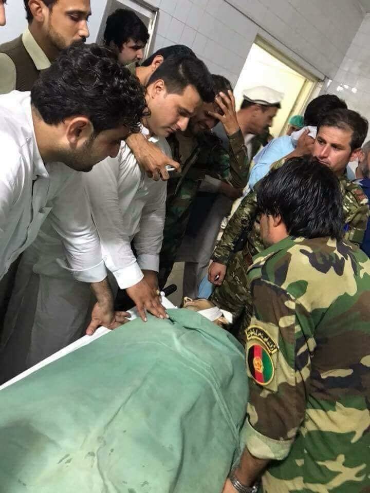 MohammadAsif_1's tweet photo. A true hero:
Afghan army soldier saved hundreds of lives by bear hugging suicide bomber
This happened yesterday N my hometown Nangarhar in the area of Behsud Bridge
You died for your country as a hero but 2the corrupt regime & their western backers UR just a number
#DiedForUs https://t.co/KTWdihKR8j
