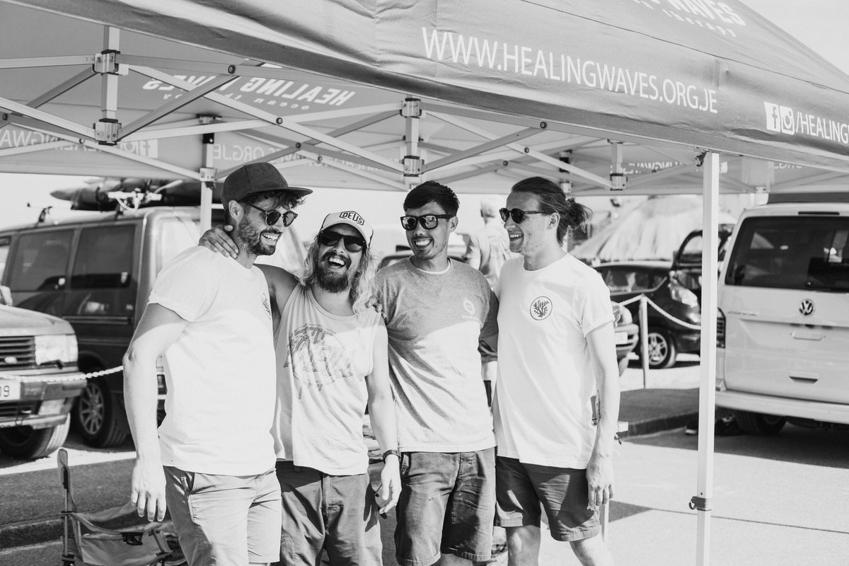 Snap_je's tweet photo. Saturday at Off the Hook with @Groovedelecq and the guys at Stinky Bay was so much fun! It was awesome to see our buddies at Healing waves too! https://t.co/m6KStPF4em