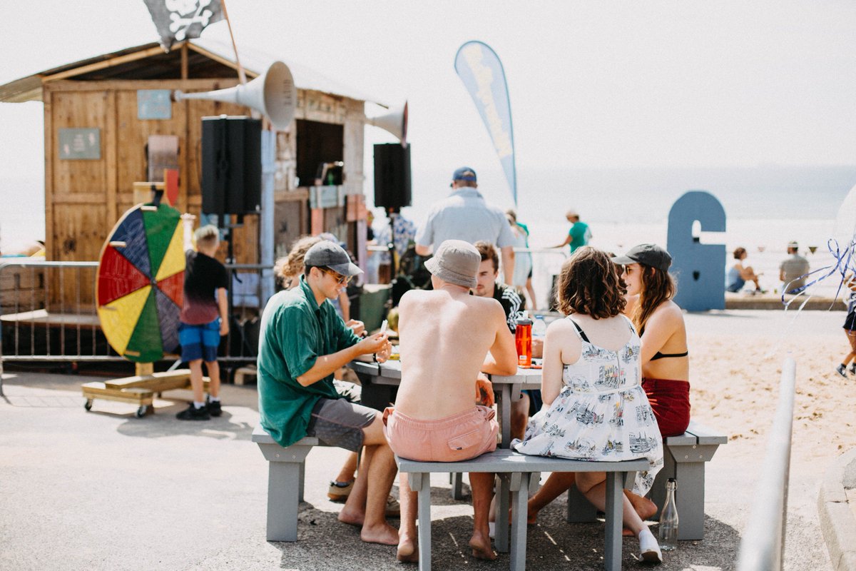 Snap_je's tweet photo. Saturday at Off the Hook with @Groovedelecq and the guys at Stinky Bay was so much fun! It was awesome to see our buddies at Healing waves too! https://t.co/m6KStPF4em
