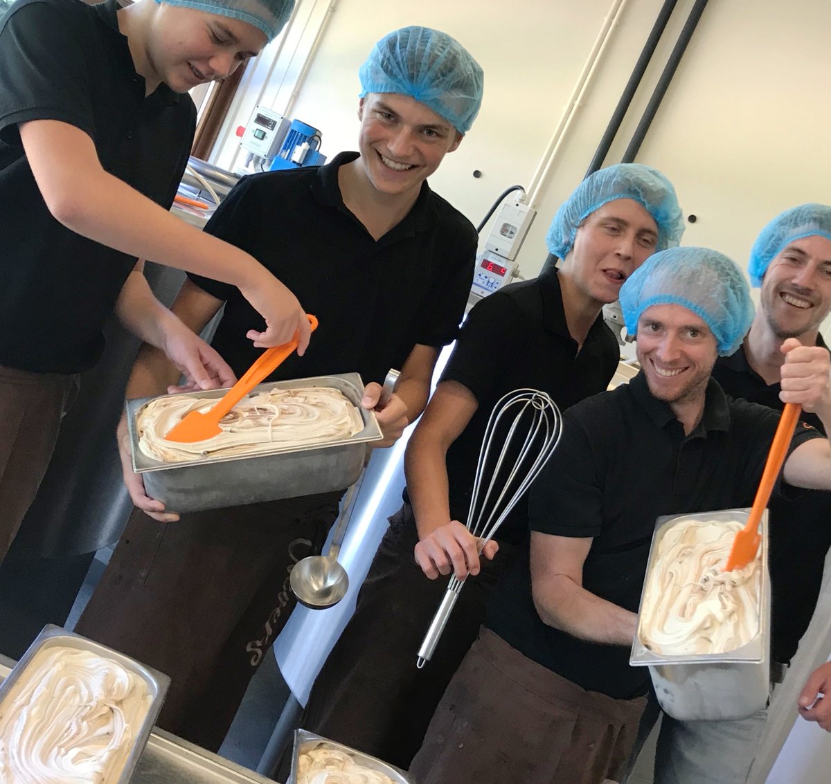 Het lievelingsijs van…. de ijskeukenmannen 

De mannen in de ijskeuken zijn het erover eens! Dit moet cookie ijs zijn 😊
Ben jij het met ze eens?