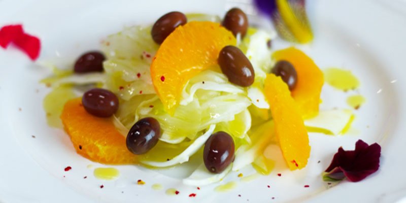 100ITA's tweet photo. #Sicilian #salad - prepared with raw and chopped #fennels, #blackolives and #oranges, is perfect at the beginning or at the end of the #meal. #Insalata #siciliana con #finocchi crudi, #olivenere ed #arance è perfetta da gustarsi ad inizio o fine pasto.Thanks to @palatoraffinato https://t.co/G1lR4rnRGg