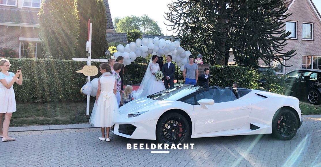 Dát is nog eens een toffe trouwauto! Afgelopen vrijdag was Jeroen aanwezig bij deze bruiloft waar hij weer een bijzonder mooie trouwvideo maakte.