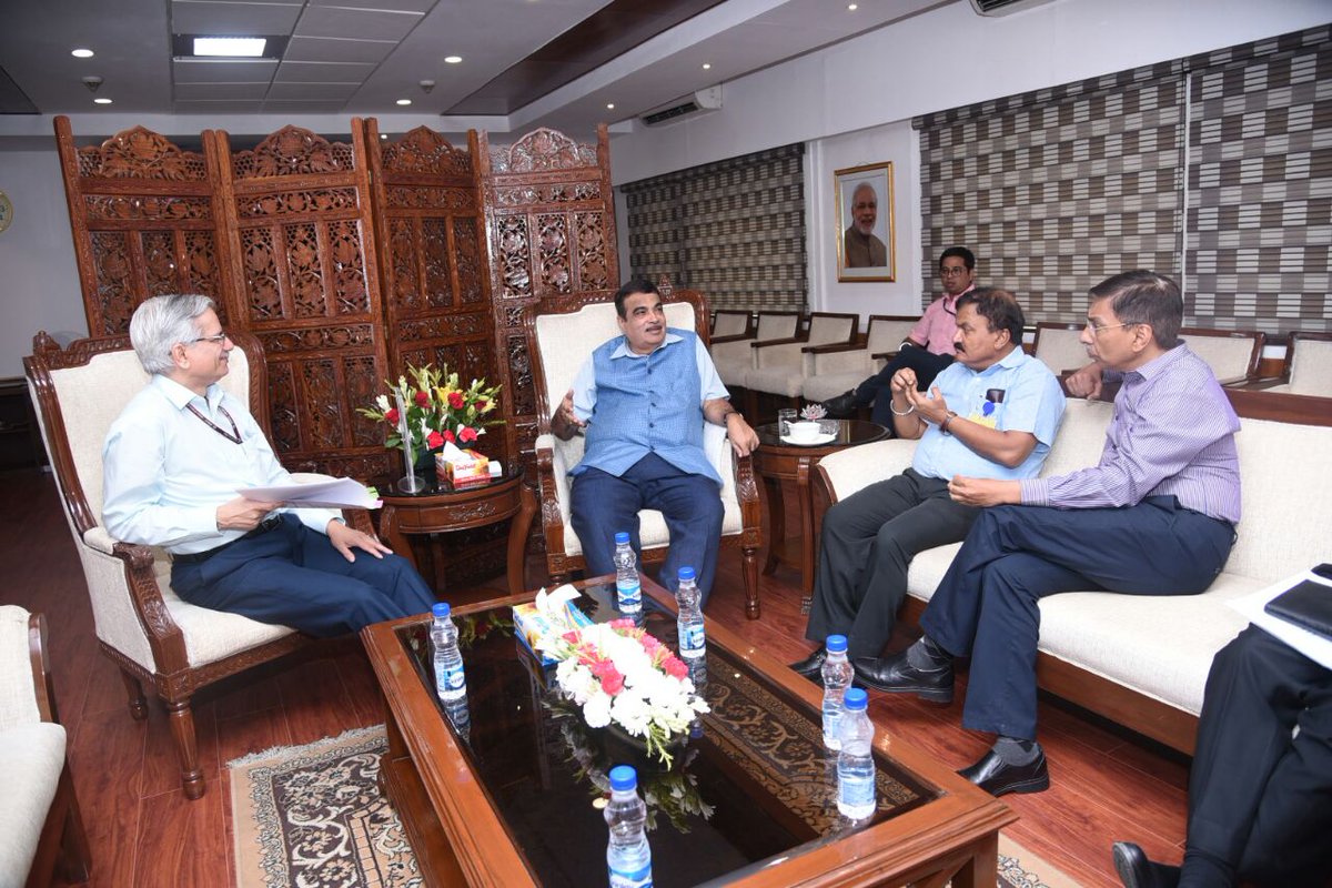 nitin_gadkari's tweet photo. सी- प्लेन के नियामक को लेकर शिपिंग और नागरिक उड्डयन मंत्रालय के अधिकारियों के साथ बैठक की गई। मुझे उम्मीद है कि सी-प्लेन में सफर का सपना जल्द पूरा होगा। https://t.co/OkiKMmRI3k