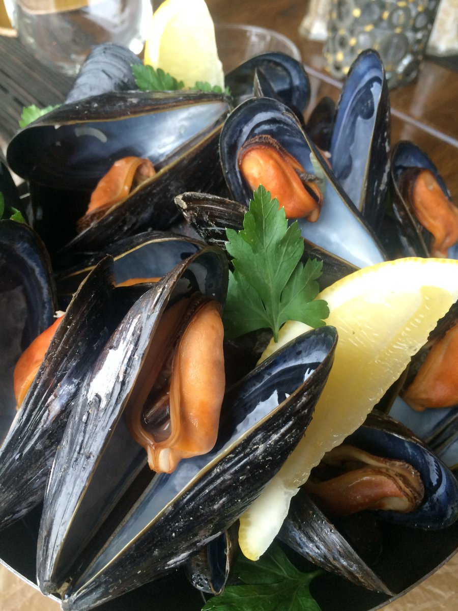 hofnin's tweet photo. .Be bold, try icelandic mussels.  Simply delicious.  Open today (bank holiday) for lunch and dinner. #theicelandicrestaurant #hofnin #oldharbour #cozy https://t.co/XedKZxLDTZ