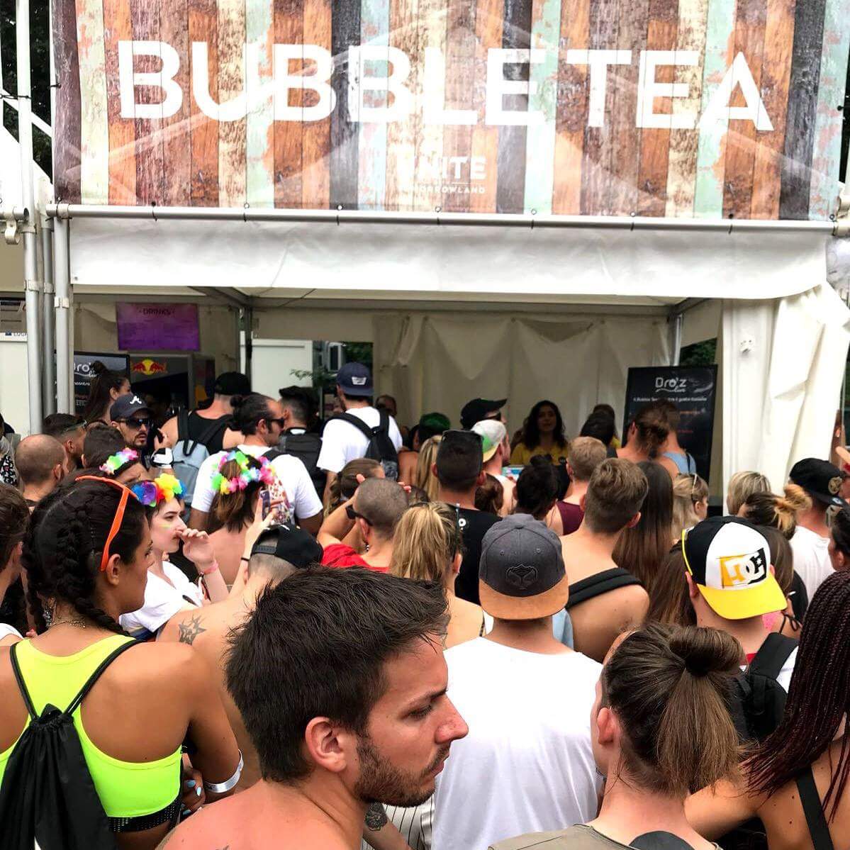 brozmilano's tweet photo. 🎶 Eccovi un altro indimenticabile ricordo di #Tomorrowlanditalia! Per noi è stata un’esperienza unica, eravamo lì, con i #Bubbletea pronti a rinfrescarvi al ritmo della #djselecta della giornata! 😊 #milano #brozmilano #tomorrowland2018 #tomorrowland #music #unitetomorrowland https://t.co/e7wXRXVRUv