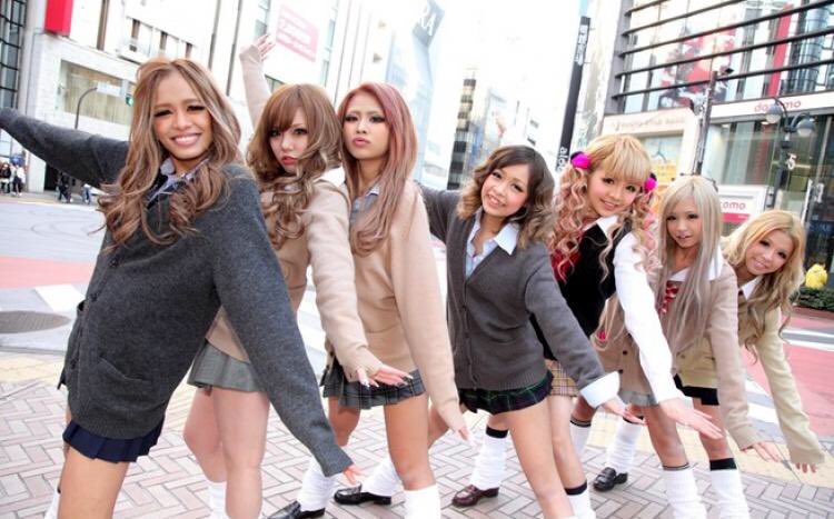 En Twitter 本日職場にて 30代主婦 外国人風メイクなんかより ギャルメイクの方が可愛かったよねぇ 全くその通り 外国人風メイクを否定するわけじゃないし それも好きだけど ギャルメイクは日本人がするからこそ可愛いのよ ギャルよ再び 頼む