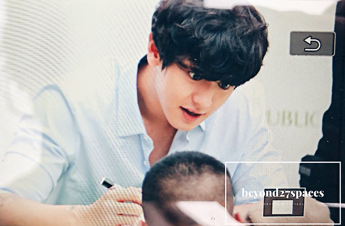 fireoflights's tweet photo. [PREVIEW] 180806 Chanyeol at Nature Republic "The Return Of EXO" Fansign in Bangkok
Cr. beyond27spaces

#NatureRepublicxEXO
#EXO #EXOPlanet #weareoneEXO #EXO_ComingSoon @weareoneEXO https://t.co/mknjdnXscD