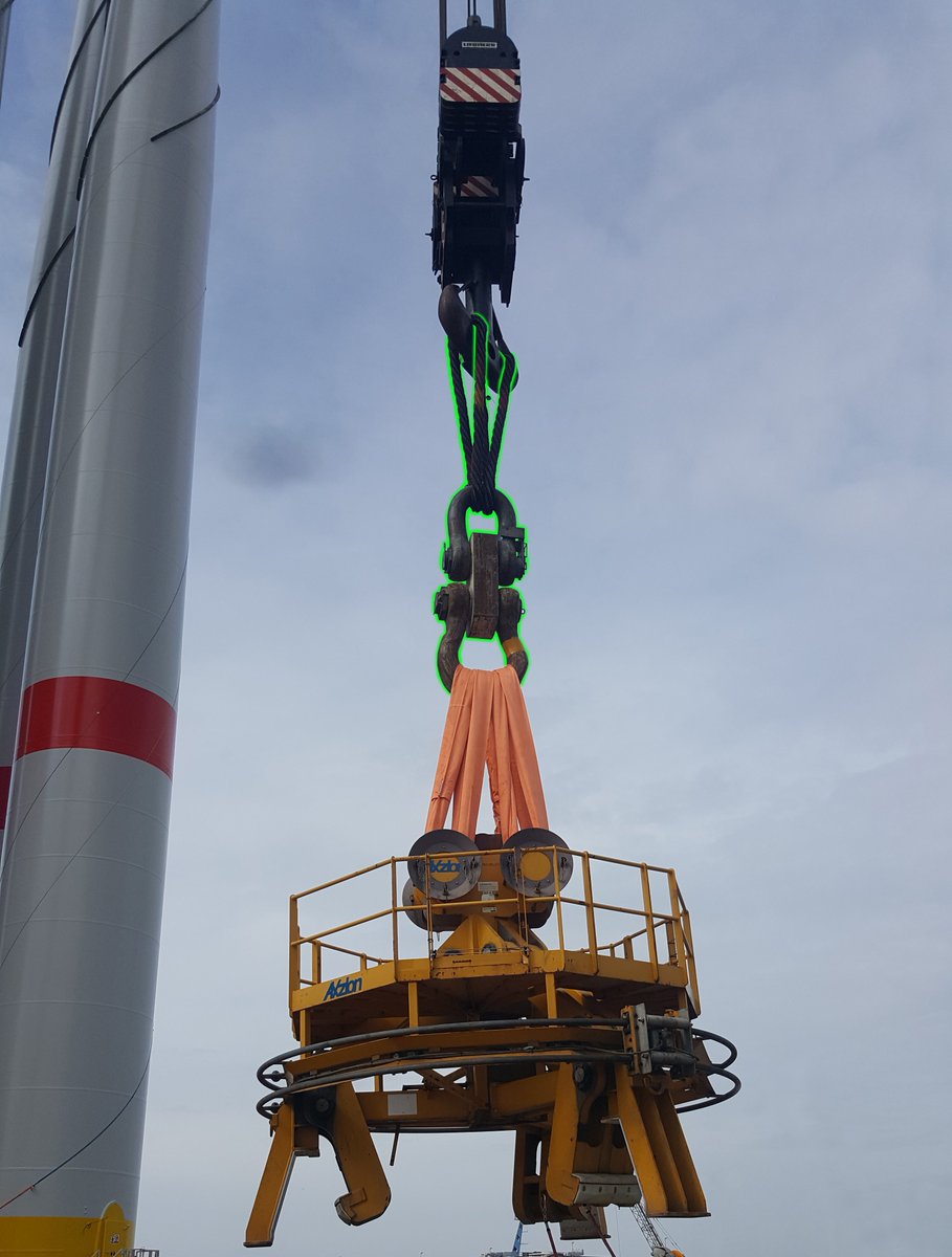 SafeLiftingNL's tweet photo. Our 1000t loadshackle in action together with our 1000t linkplate and a 1000t Wide Body Shackle. The grommets were also supplied by Safe Lifting. #HeavyLifting #Rental #Loadshackle https://t.co/51w9hfeyce