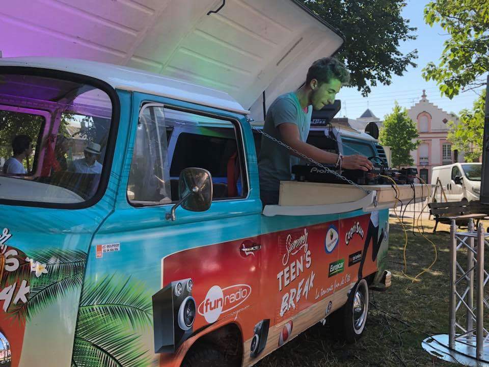 teensbreakoff's tweet photo. Il faisait très chaud à Abbeville Plage @funradio_fr @NaconFR @BigbenFrance @Europcar @JLOWOfficiel #caprisun https://t.co/rvpX9LmVeZ