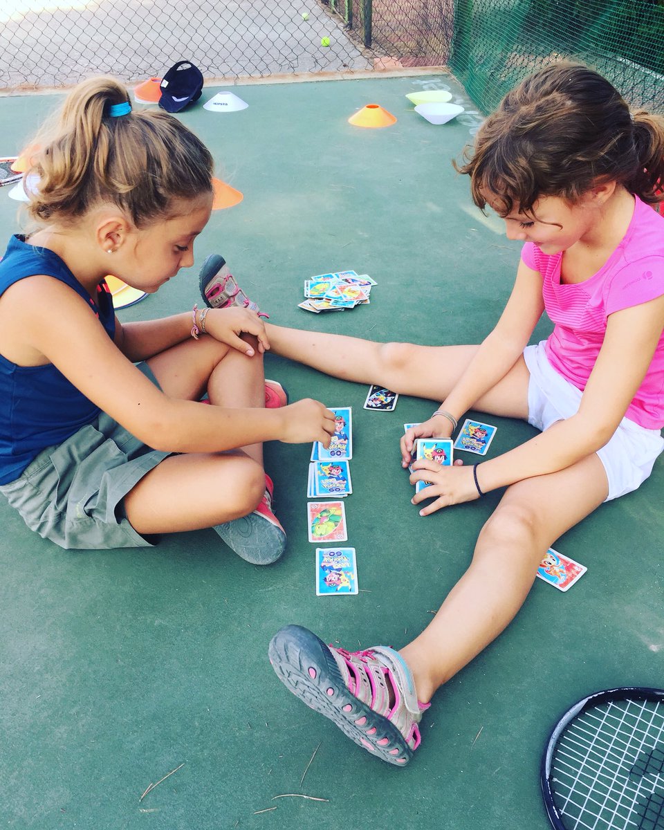 sportactiu's tweet photo. Ja tenim una nova setmana per endavant! Quina habilitat que mostren amb les cartes🃏#estades #lesborgesblanques https://t.co/BONS49yK2q