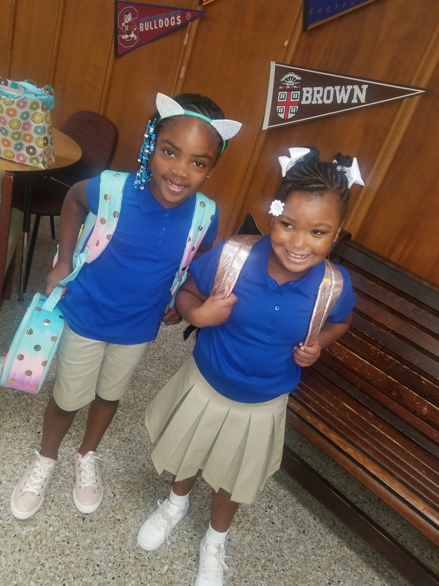 ecwestwildcats's tweet photo. It's the first day of school at EC West!! #EpicAtECWest https://t.co/Vxzzk8hSPm