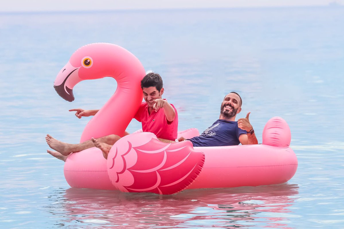 Radio105's tweet photo. Appena riusciamo a riportare a riva @dariospada e @NiccoloTorielli si parte con una nuova puntata di #105Zen in diretta da Gallipoli ๐๐คฃ
Appuntamento alle h.14 ๐๐ป https://t.co/bsrR14Or6p
.
.
#fenicotterorosa #radio105 https://t.co/wP44GCzANq