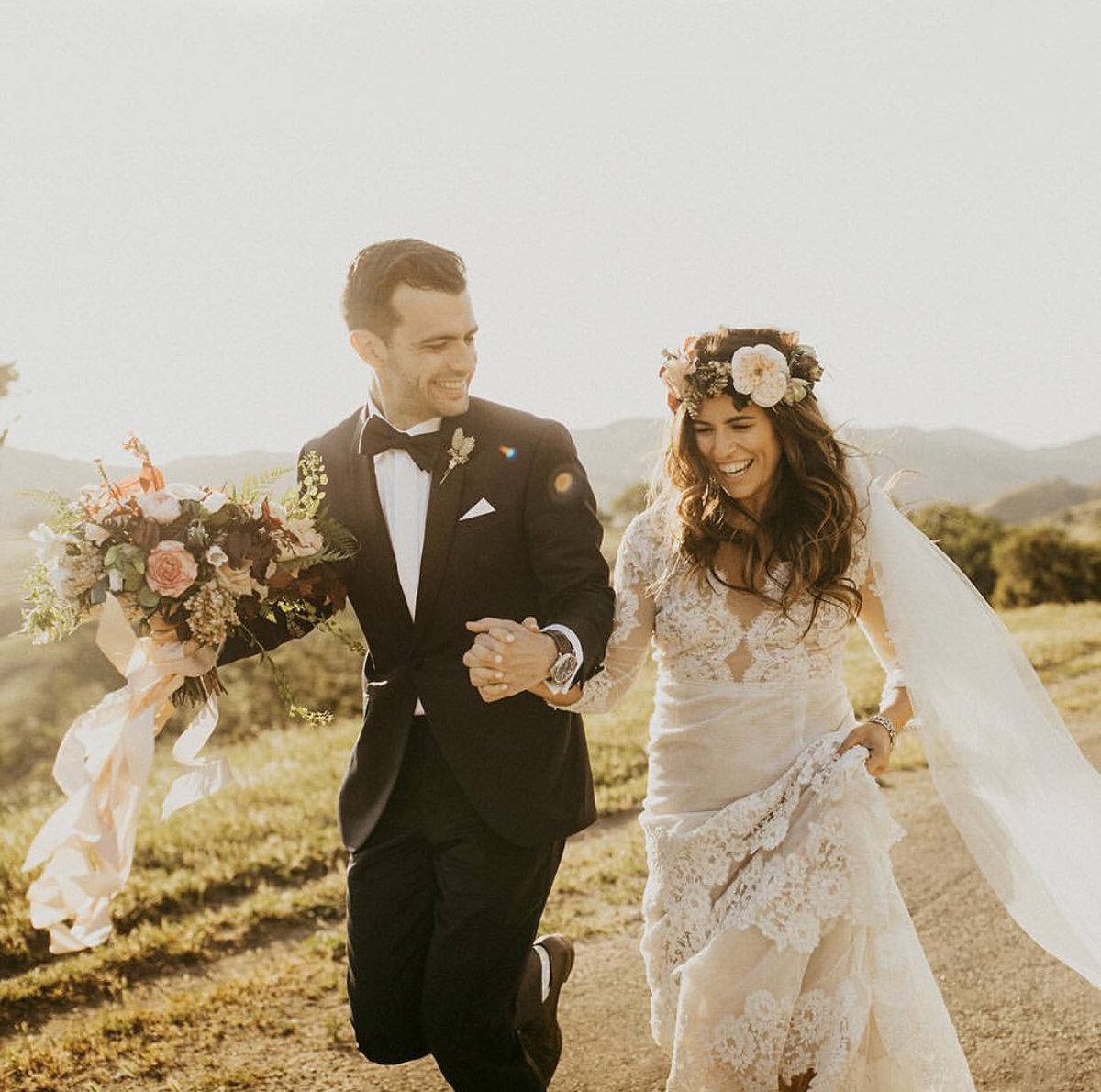 jinzabridal's tweet image. Get away in the custom designed Jinza gown with your soulmate. Featured on @greenweddingshoes Photo: @indiaearl
#jinzabridal #jinzacouturebridal #customweddingdress #hautecouture #modestfashion #modestweddingdress #longsleeves #labride #californiabride #engaged #photooftheday