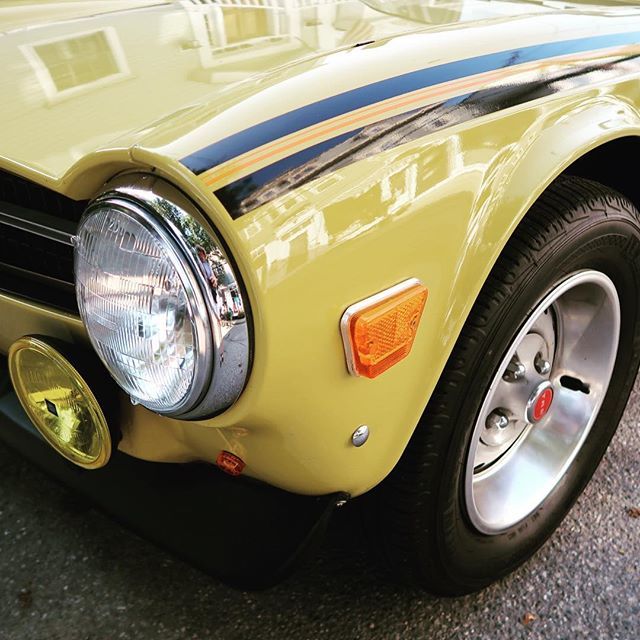 1sqft's tweet photo. #Tr7 #triumph #vintage #classiccar #foreignmade https://t.co/Fclht9rll6 https://t.co/hfmZUTnOZS