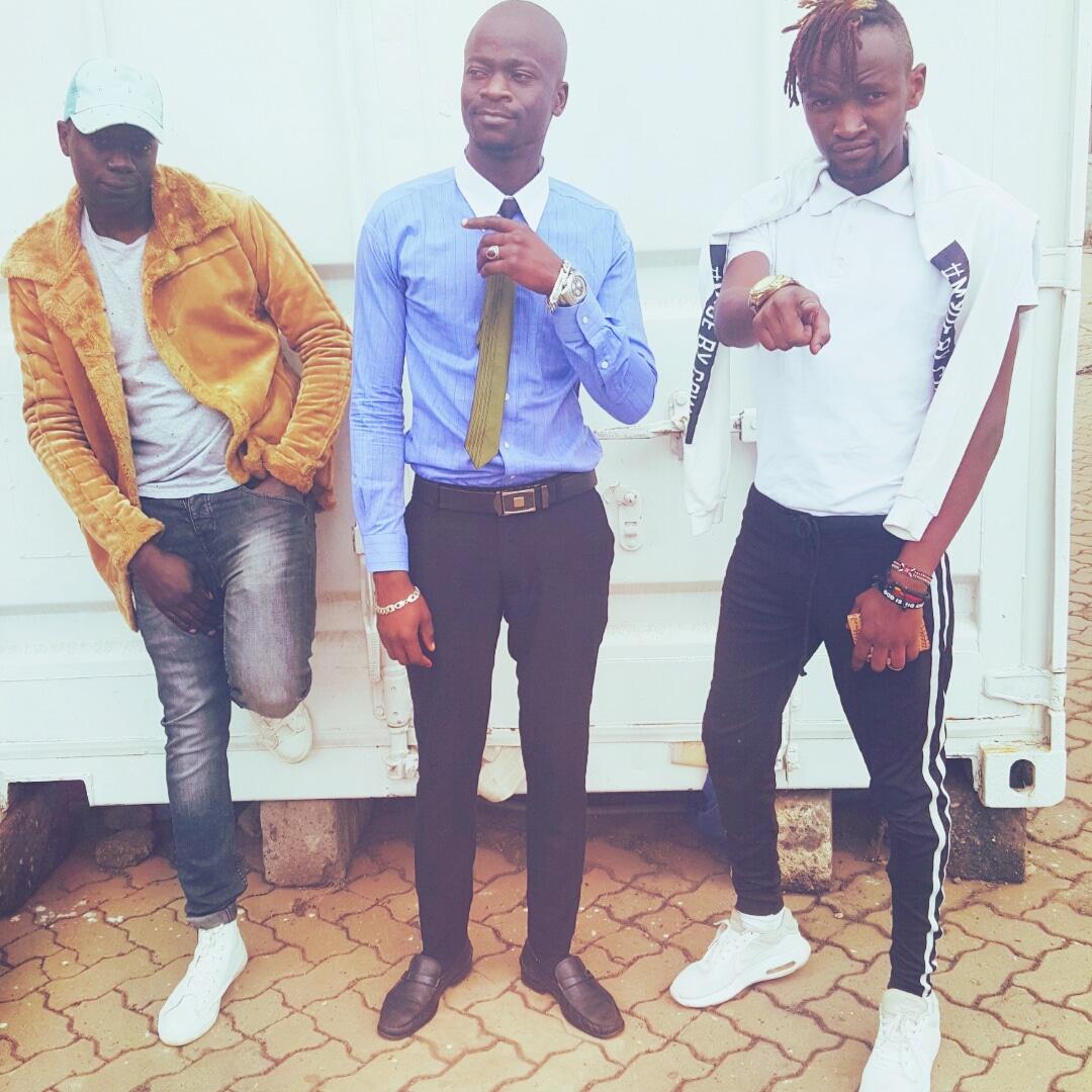 RealProvab's tweet image. Chilling out with my crew..