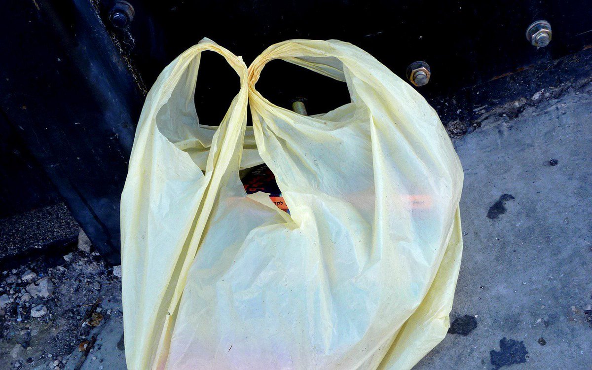 OneGreenPlanet's tweet image. WOW! Plastic Bag Use Is Down 86% in the UK Thanks to Tax onegreenplanet.org/news/plastic-b… #CrushPlastic #Eco #Environment