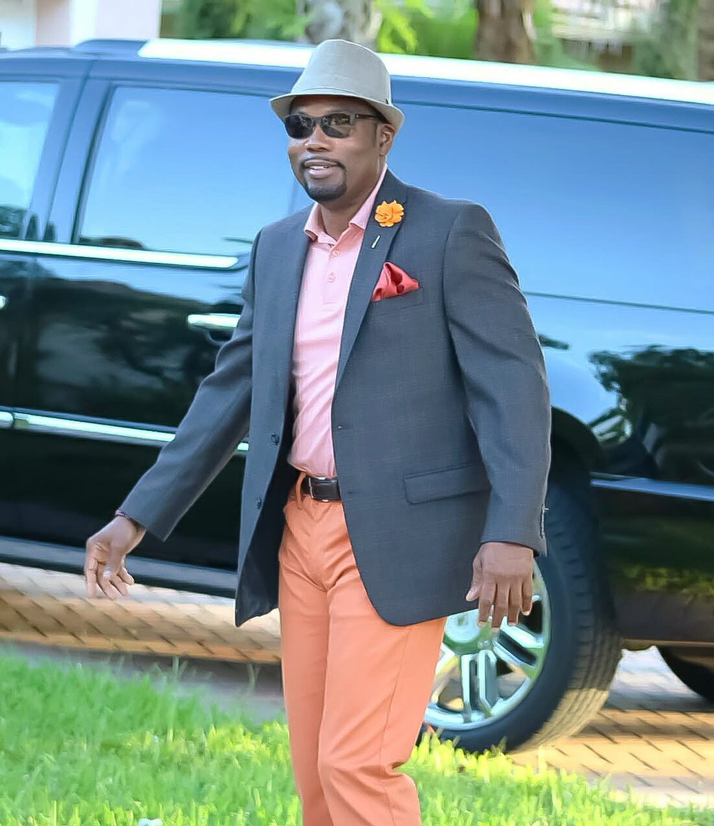fderac's tweet photo. A people without the knowledge of their past history, origin and culture is like a tree without roots. - Marcus Garvey

#1neglakay #cop #thinblueline #pocketsquare #menfashion #stylelife #mensuits #suits #menwithstyle #billboardready #lawenforcementandfashion https://t.co/lnALE2ltJM
