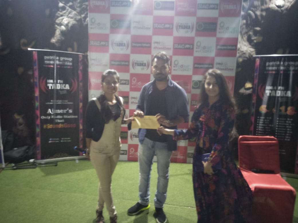 rjmanisha1's tweet photo. "ये दोस्ती हम नहीं तोड़ेंगे"
यहां अजमेर से 106.4 fM Tadka की friendship forever है ।😉❤️
#FriendshipDayParty
#FriendZone
#AjmerLocal
@TadkaRJManisha
@FM_Tadka
#SoundsGood https://t.co/6rhesUfIqV