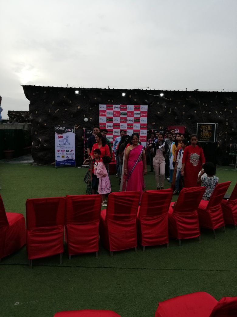 rjmanisha1's tweet photo. "ये दोस्ती हम नहीं तोड़ेंगे"
यहां अजमेर से 106.4 fM Tadka की friendship forever है ।😉❤️
#FriendshipDayParty
#FriendZone
#AjmerLocal
@TadkaRJManisha
@FM_Tadka
#SoundsGood https://t.co/6rhesUfIqV