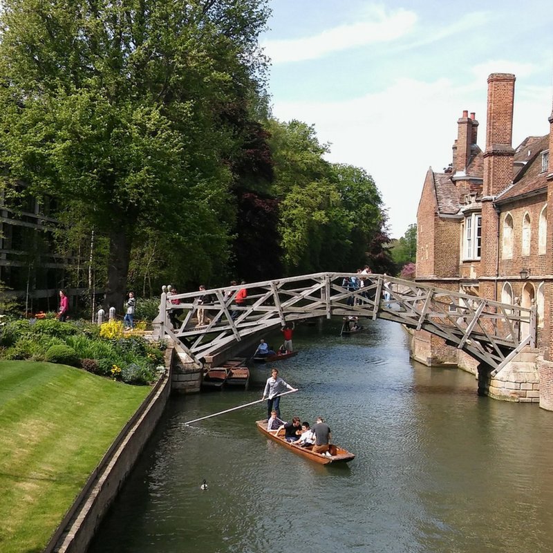 GrantaAcademy's tweet photo. It's not all about studying for @GrantaAcademy students. Having the chance to try the tradition of punting down the river is a must for the true Cambridge experience! #CambridgeUniversity #UniversityTaster #CambridgeSummerSchool #UniversityExperience https://t.co/sVzDqxwG6h