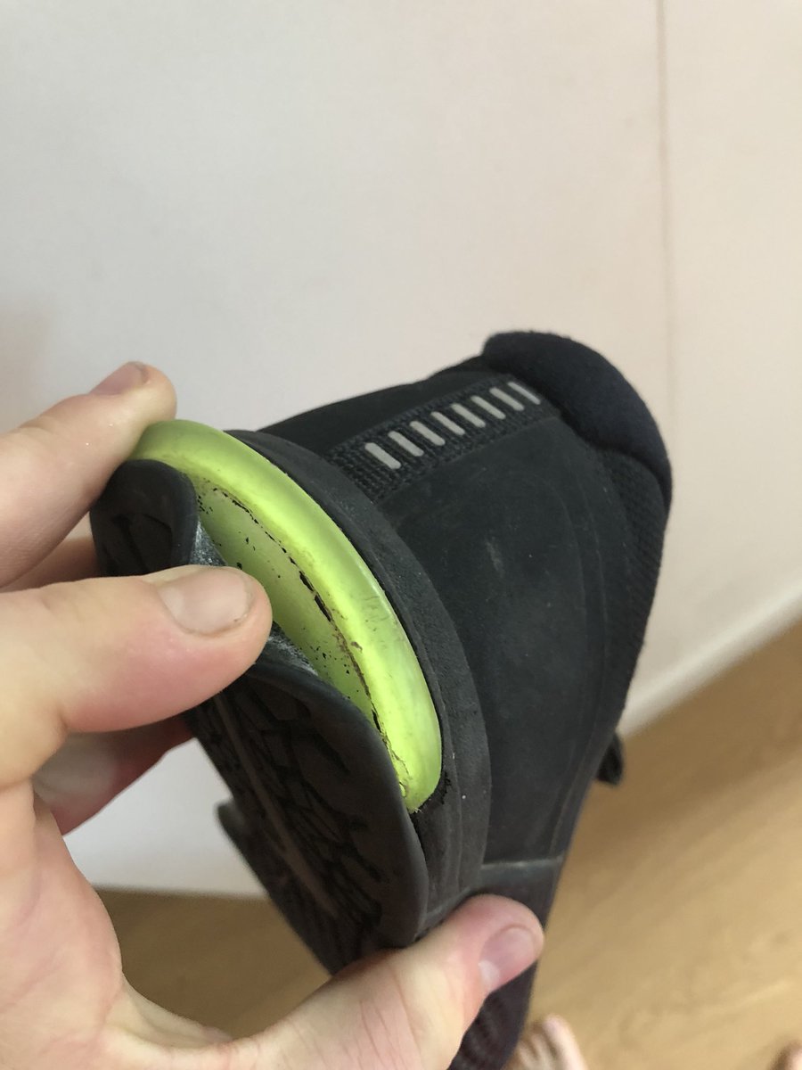 JackTerryPhoto's tweet photo. This is the 3rd pair of @Nike @NikeUK #metcon2 that the sole has just fallen off after minimal use. Terrible quality, what can you do? Bought at Nike town but I don’t have the receipt any more since I already exchanged!.. #fail #trainers #nike #CrossFit https://t.co/arslzsZJRb