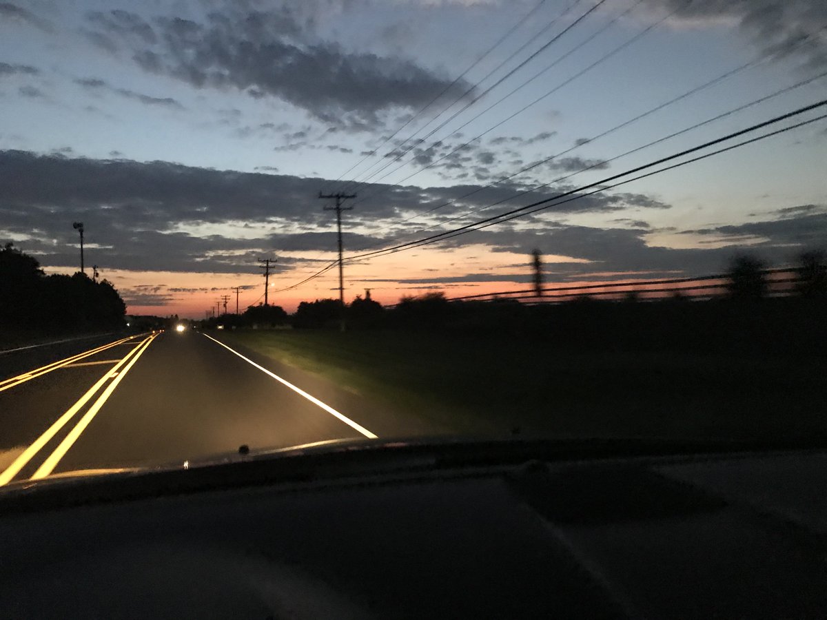 KendaLeavine's tweet photo. Good Morning Sunshine! Glad you could finally get up with me this morning! Snapped this picture on my way home from getting my butt kicked by Natural Talent Fitness at the gym this morning! #LegDay #IDontWantToMove https://t.co/XoroRapv5Z