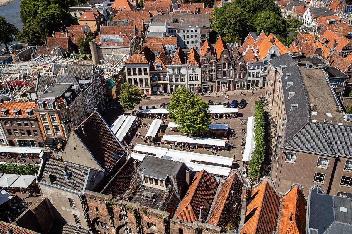 vosbeeld's tweet photo. Fotoreportage zonnige 30e Deventer Boekenmarkt nu online: https://t.co/YVASzZyAMI   @DevBoekenmarkt @vvvdeventer @ManoScherpbier #deventer #boekenmarkt #vosbeeld #boeken #bookmarket #grotekerkhof #welle #brink https://t.co/GgvAuUg5iG