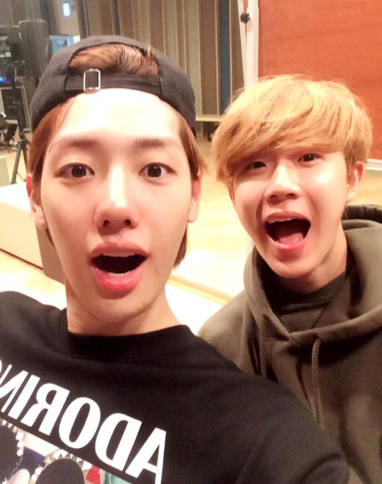 Hi_Goldenness's tweet photo. 오랜만에 옛날 사진보다가 
상큼발랄한 우리들을 봤다 
때는 2016 태그 생일날 
동현이는 그때나지금이나 똑같은거같다 !! https://t.co/AqwuIqdDV4