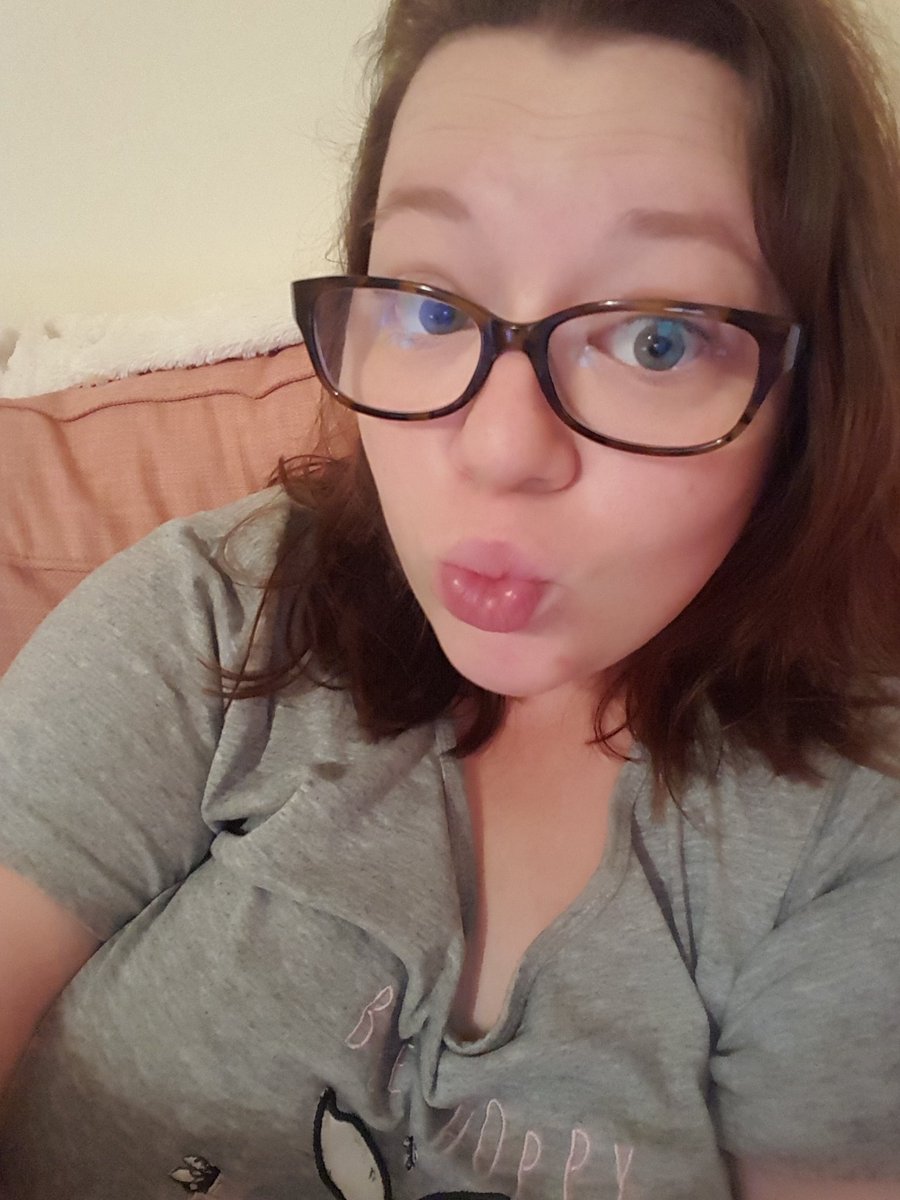 meds_meltdowns_'s tweet photo. Can you see why we are such good friends ? 😂 @adamthoday
#sillyselfies #twitterbesties #whitechocmochaclub #established2018 https://t.co/D1fXEcJSVu
