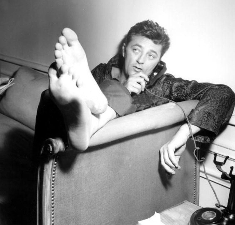 Robert Mitchum. 