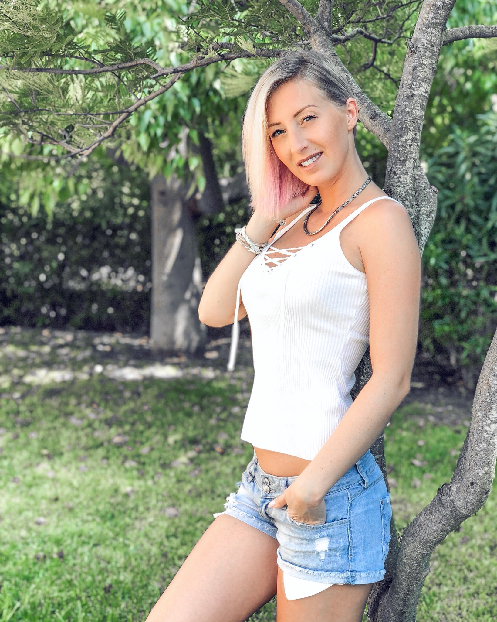 LEONIE PUR! on X: Its a good day to have a good day ☺️  t.co5IbqeqBitb #gooddays #läuft #happyme #smilegirl #hotweater  #leoniepur #shortstyles #happygirl #mondaymotivation #haveagoodday  #heyleonie #montageben t.coIt0tTNoiI9  X