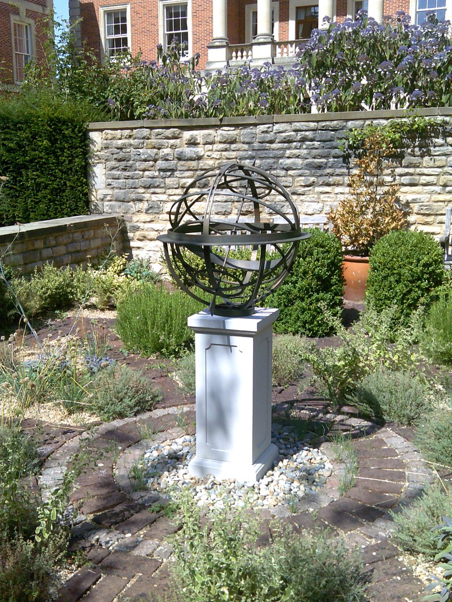 HMCOxford's tweet image. See our latest addition to the @HMCOxford gardens. A huge thank you to Sue Llewellyn and Guy Fielding for their very kind commission of an Armillary for the @HMCOxford  gardens. #celestialglobe #beautifulgarden
