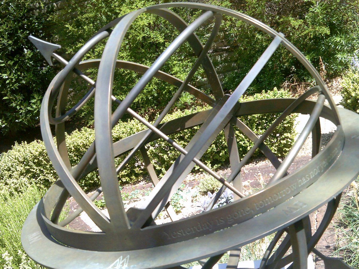 HMCOxford's tweet image. See our latest addition to the @HMCOxford gardens. A huge thank you to Sue Llewellyn and Guy Fielding for their very kind commission of an Armillary for the @HMCOxford  gardens. #celestialglobe #beautifulgarden