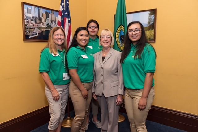 JSirangelo's tweet image. “#TechChangemakers encourages students not only to study #STEM, but also to look at ways of addressing problems in their communities.” Thank you to Senator @PattyMurray for meeting with @wastate4h’ers! @Microsoft