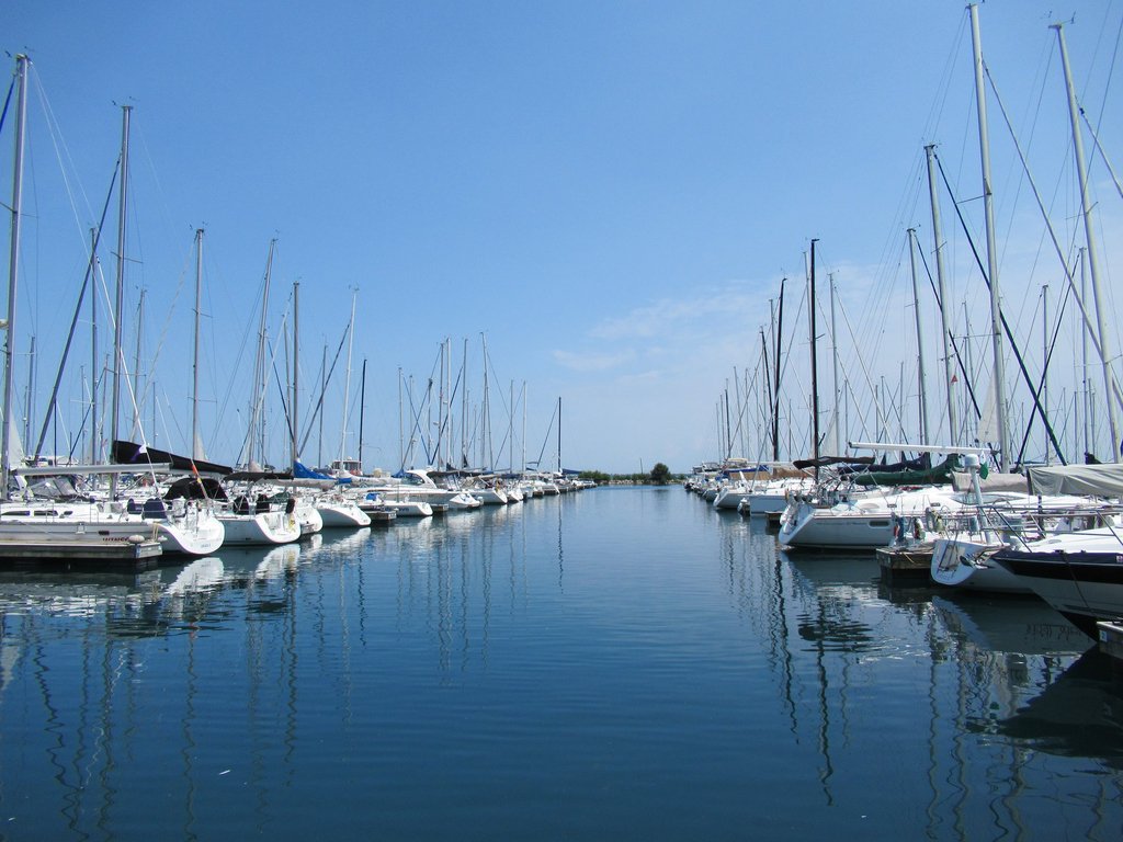 There's only one way to tackle life, enjoy a day at the beach, and jump into a Great Lake.
.
.
.
 #lakemichigan #beach #chicago #rsa #cannonphotography #easyweekend #beaches #harborbeach #sailing #boats #lakelife #easybreezy #roadtrip #datesinthestates