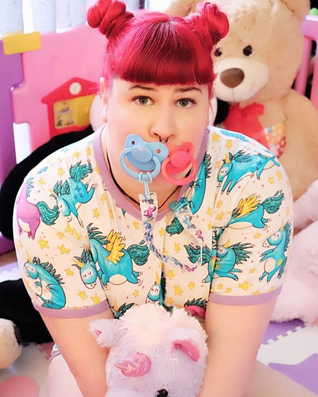 KittlesTheClown's tweet photo. I count decide if I wanted the blue one to go with my onesie or the red one to match my hair. #abproblems
Onesie paci and clip from @onesiesdownunder
Use this my code "KayleeKitten" for discount .
.
.
#onesiesdownunder #abdluk #abdlbaby #abdlgirl #abd… https://t.co/HdhFKUzfjB https://t.co/5Bpesx10zV