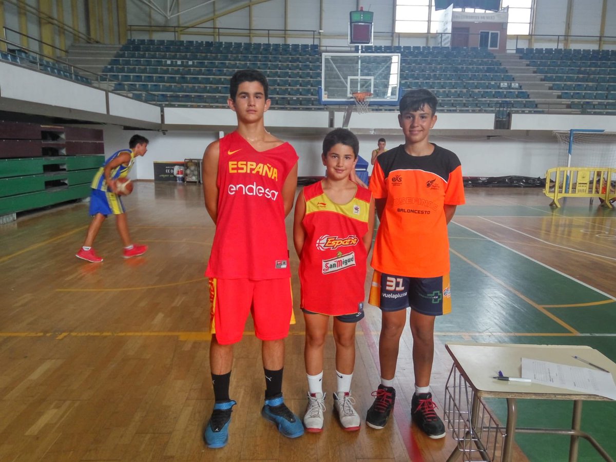 cbjosefinas's tweet photo. Después de 5 meses de la lesión, Carlos Liberal vuelve a jugar a baloncesto acompañado de sus compañeros. Nos alegramos mucho de tu vuelta campeón https://t.co/GiJPYksNMg