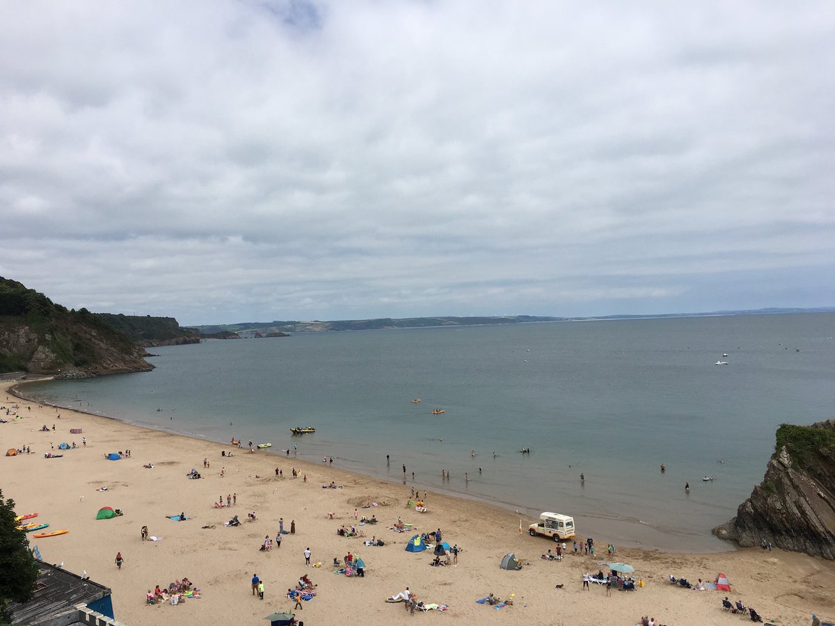still_kel's tweet photo. Beautiful afternoon at #TenbyBeach @VisitPembs walking the stretch of the #NorthBeach with ice cream, chips &amp; some blue jellyfish??!!! We haven’t seen those before!🍦🍟☀️ 🌊🏖 https://t.co/CT2jHH1eCX