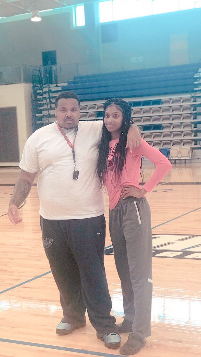CoachMike_Seney's tweet photo. Shout out to former Fighting Owls All American star guard Danielle Durjan @DaRealDanielle2 for coming to speak at camp today!! Dani had a solid junior season at Towson.. can’t wait to see her finish off her phenomenal career this year! #FightingOwls https://t.co/Q3kks4GkCX