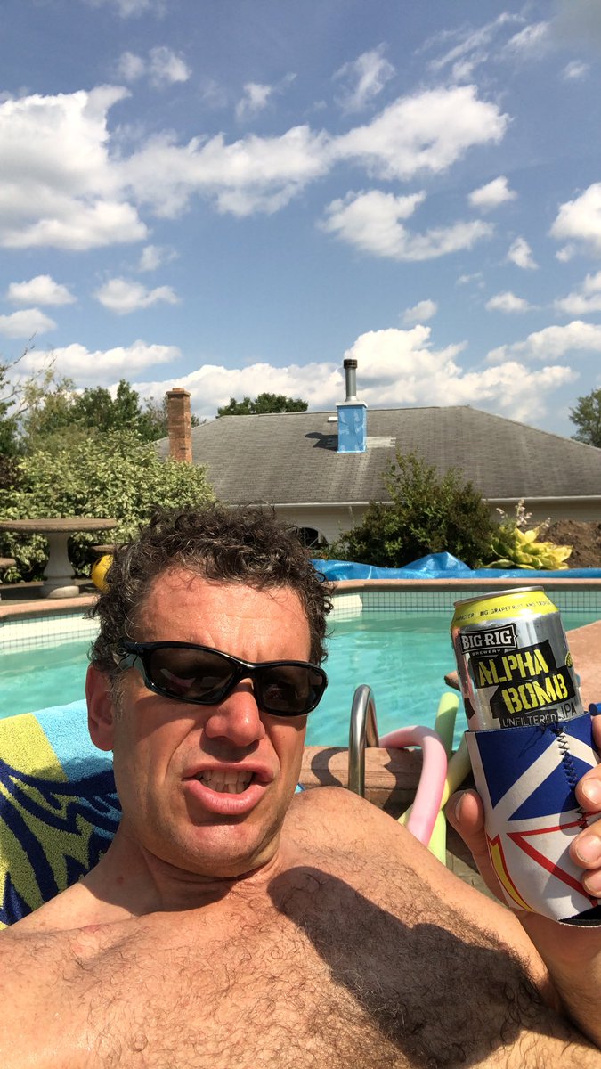 jim_crafty's tweet photo. #poolside enjoying a #alphabomb apres lawn mowing! #hop💣 #hotashell @BigRigBrewery @luvmalbec @SubaruBOY https://t.co/juzZbRso37