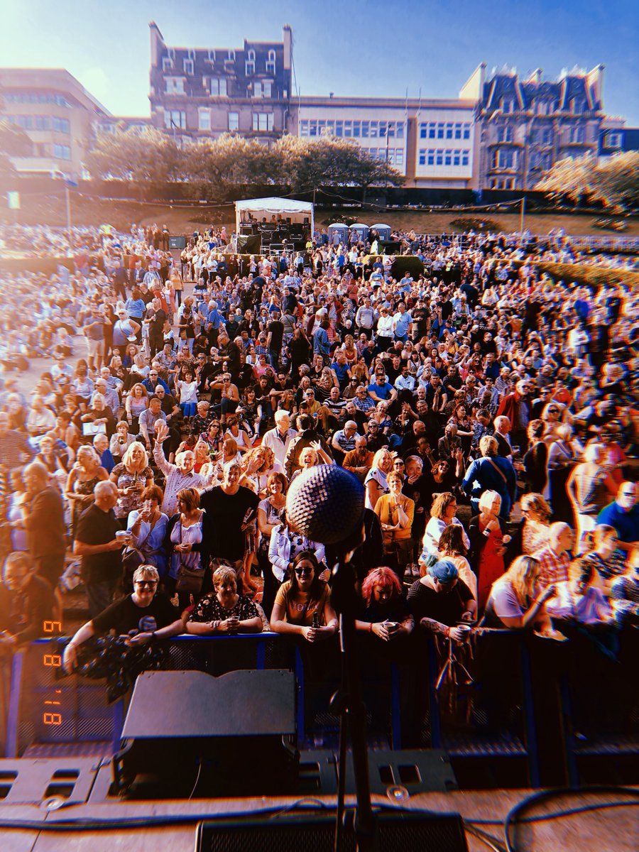 Lots of smiley happy people in Edinburgh tonight! See you shortly! 🏴󠁧󠁢󠁳󠁣󠁴󠁿