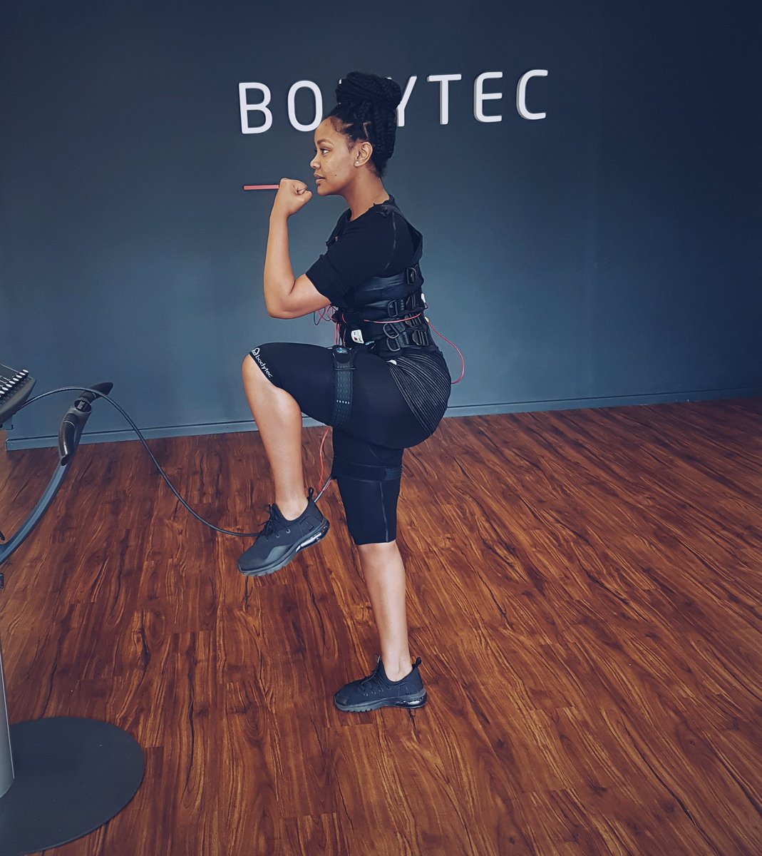 Back at it with my <a href="/BodytecSA/">BODYTEC</a> fam 💪🏾💪🏾 Thank goodness for 20min power sessions
#onthegowithroxcizzle #emstraining #bodytecsa
