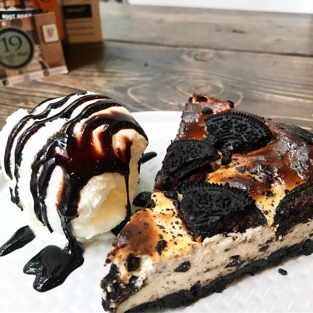 It’s Monday and we’re back with a new special! Oreo cheesecake 👀