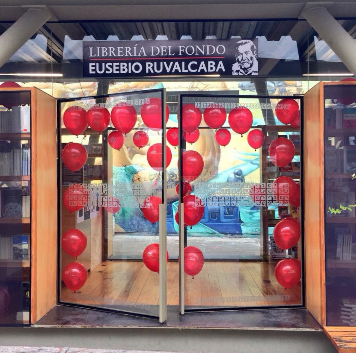 LibreriasEducal's tweet image. Felicitamos a nuetsros compañeros del @FCEMexico y @CulturaCDMX, @VazquezMartin por la inauguración de la #LibreríaEusebioRuvalcaba en el @farodeoriente, Iztapalapa:bit.ly/2hDVXbc ¡Muchas librerías más!