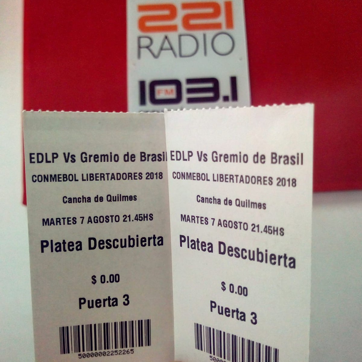 221radio's tweet photo. #221Sortea #EDLP | ¿Querés ganarte dos plateas para @EdelpOficial- @Gremio?
-Seguinos, hacé RT a esta publicación y ya estás participando!!
@221radio | FM 103.1 o https://t.co/zWlfhJOCe5 https://t.co/zppbIOXVxX