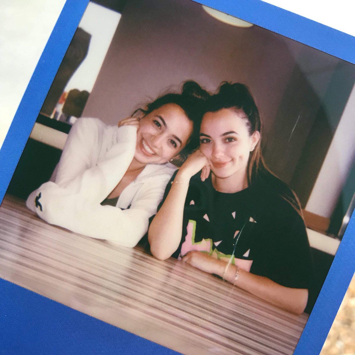 monamerrell's tweet image. happy birthday 22nd birthday @veronicamerrell @VanessaMerrell @MerrellTwins time flies so fast. i hope you guys are doing well💘 i love you so muuuuuch thanks for inspiring as always and making our lives happy. Enjoy your day. Always remember the twinner family loves you💖💜