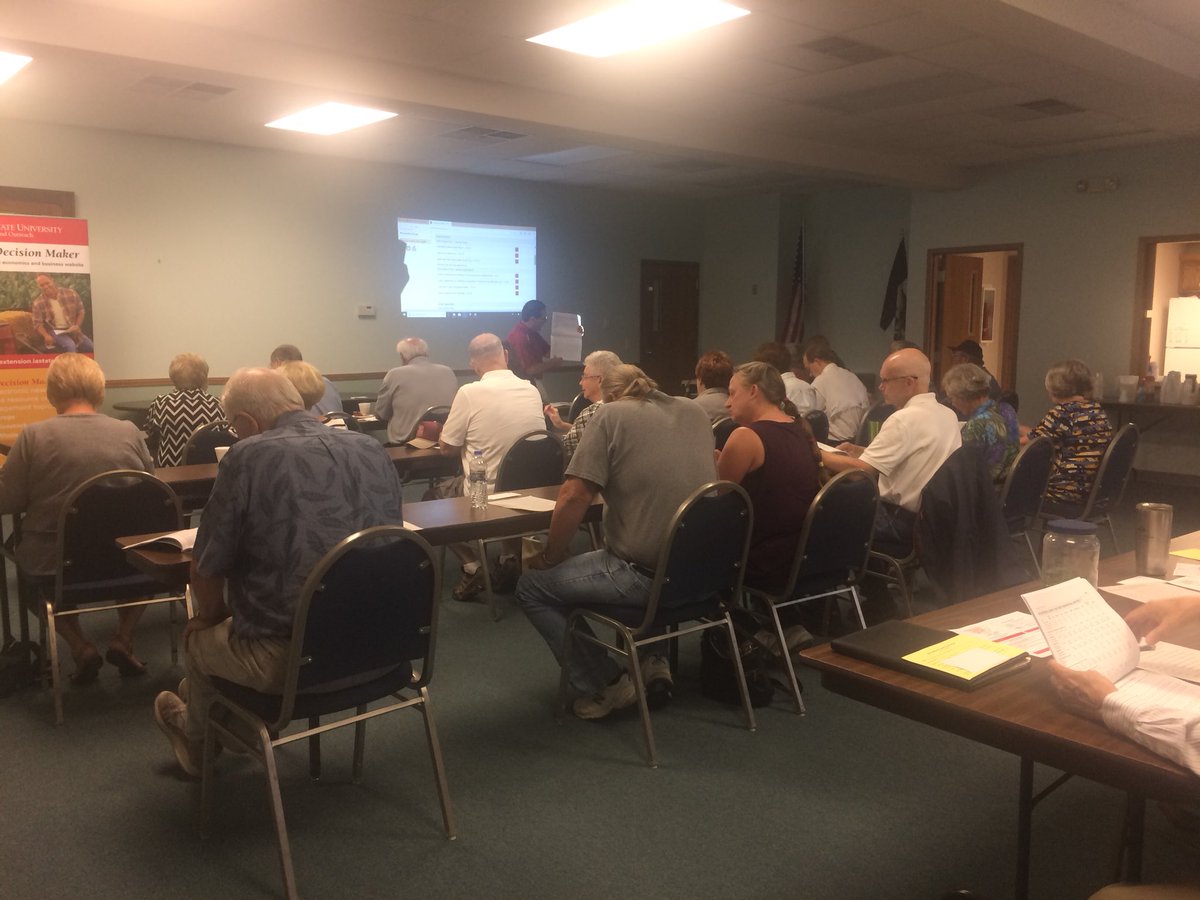 WarrenCountyEXT's tweet photo. Full house at the Warren County Farmland Leasing Meeting with Steve Johnson! Building a #StrongIowa https://t.co/3kxzb1sx7j