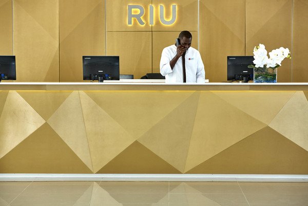RiuHoteles's tweet photo. Do you want to enjoy awesome discounts and other benefits? Join #RiuClass! 🏃♀️ https://t.co/7Viy5tc0g6 https://t.co/RoKYn0SnmR